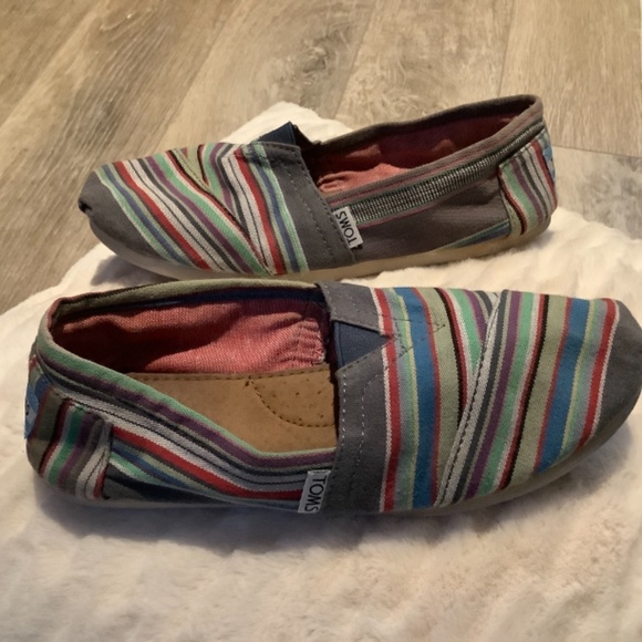 TOMS Slip Ons - Picture 4 of 4